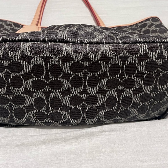 Coach Signature Tote 👜 - Picture 3 of 6